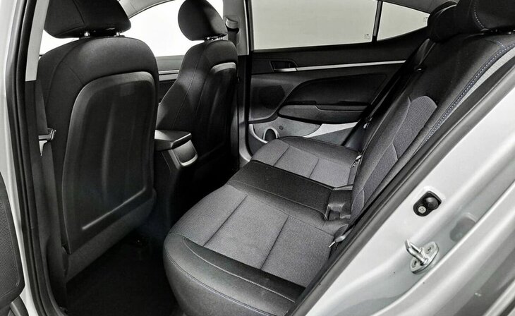 Hyundai Elantra - Фото 11