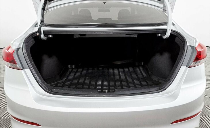 Hyundai Elantra - Фото 12