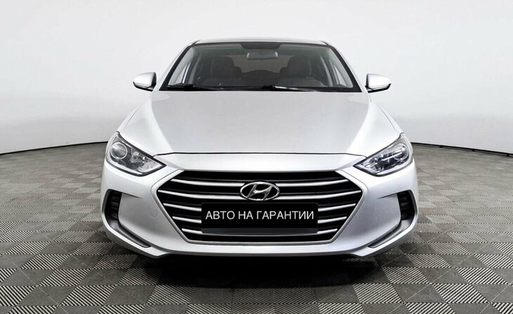 Hyundai Elantra - Фото 1