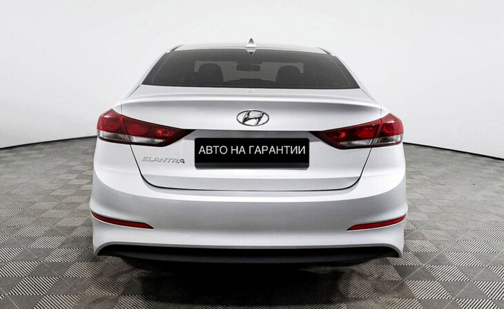 Hyundai Elantra - Фото 3