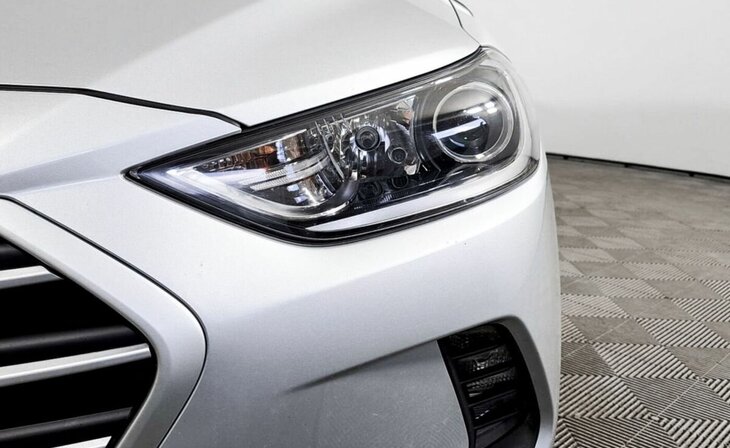 Hyundai Elantra - Фото 4