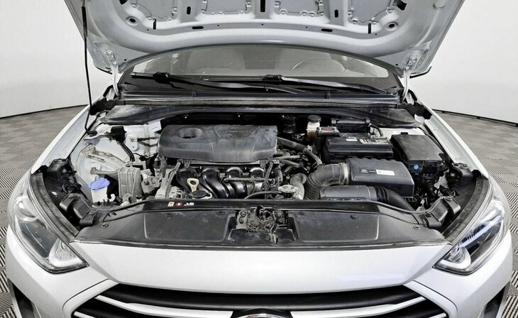 Hyundai Elantra - Фото 5