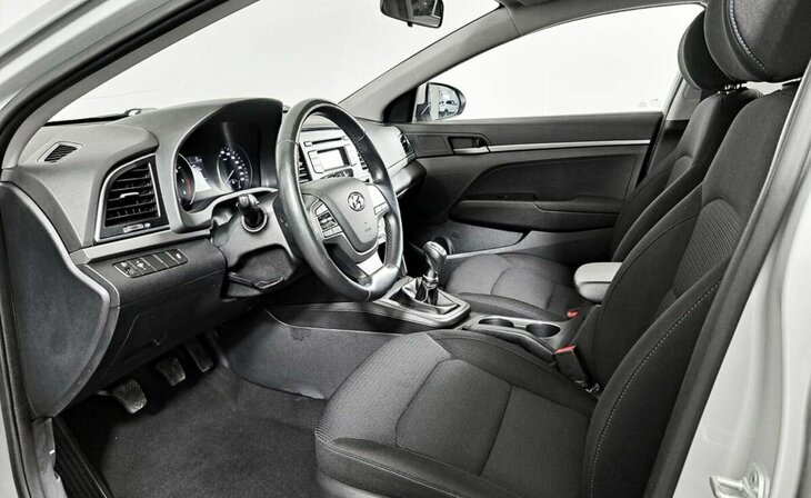 Hyundai Elantra - Фото 7