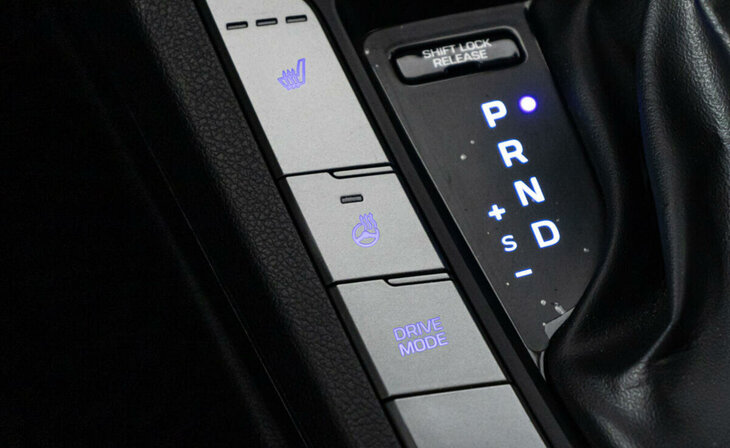 Hyundai Elantra - Фото 10