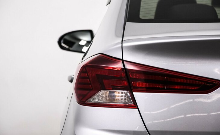 Hyundai Elantra - Фото 4