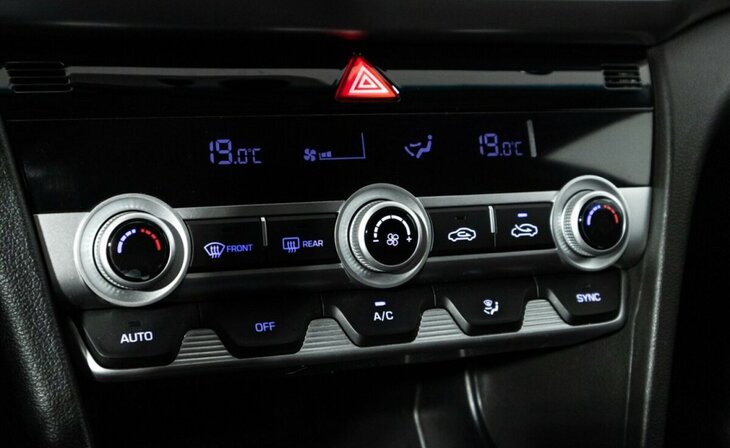 Hyundai Elantra - Фото 9