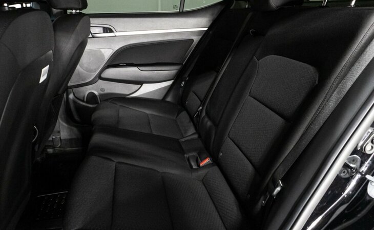 Hyundai Elantra - Фото 10