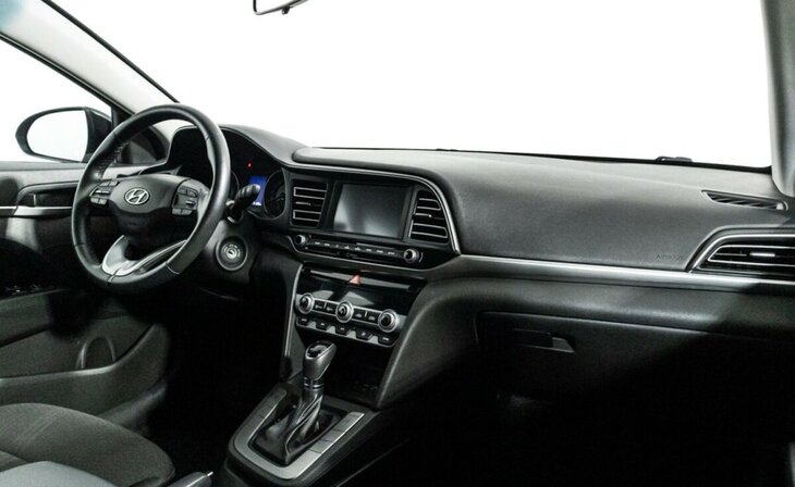 Hyundai Elantra - Фото 4