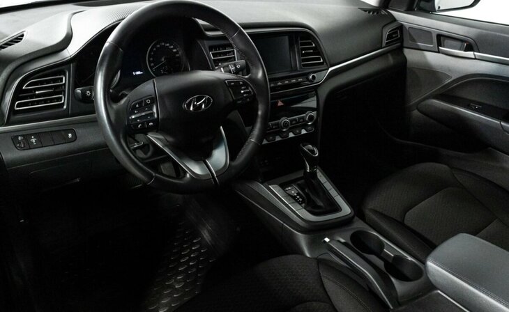 Hyundai Elantra - Фото 6