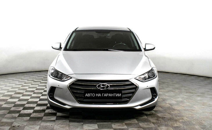 Hyundai Elantra - Фото 1