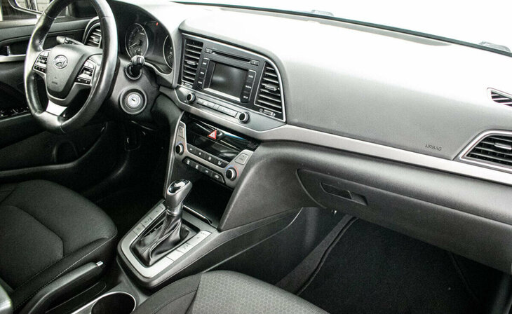 Hyundai Elantra - Фото 4