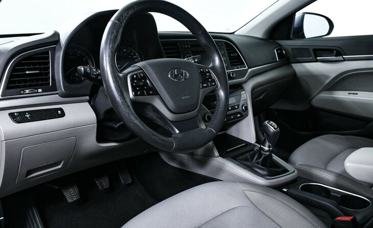 Hyundai Elantra - Фото 10