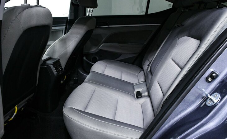 Hyundai Elantra - Фото 12