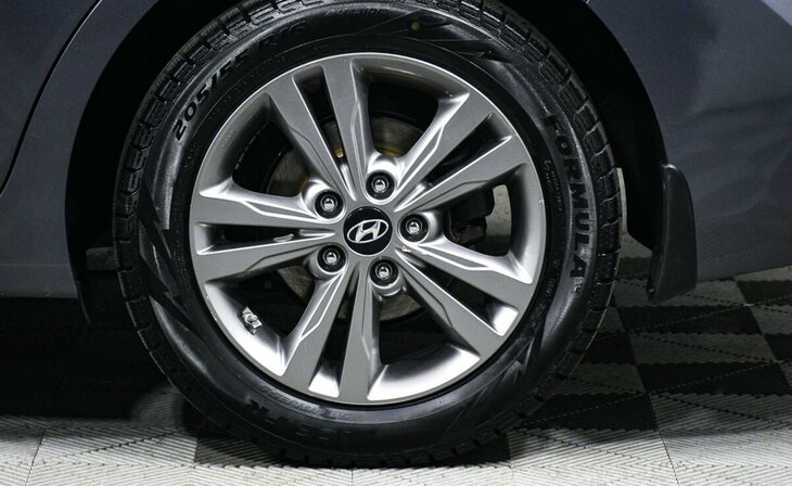 Hyundai Elantra - Фото 7