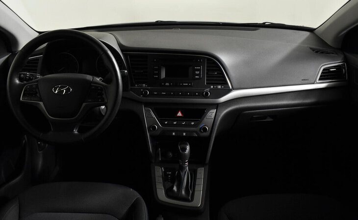 Hyundai Elantra - Фото 9