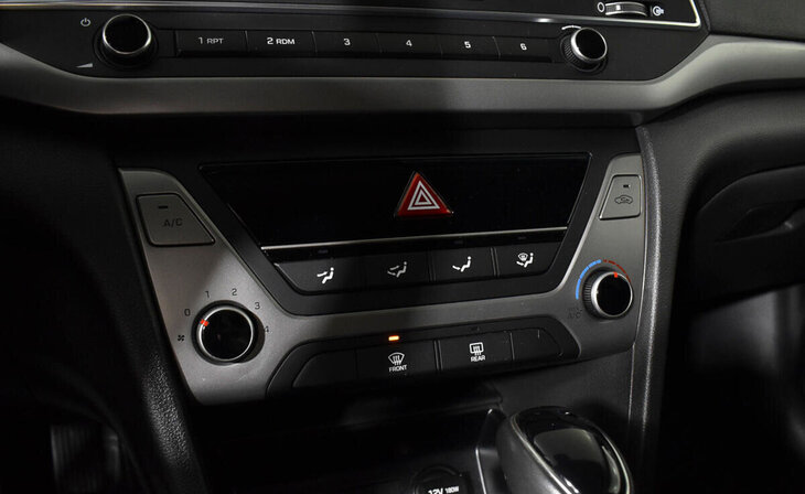 Hyundai Elantra - Фото 13