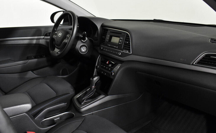 Hyundai Elantra - Фото 8