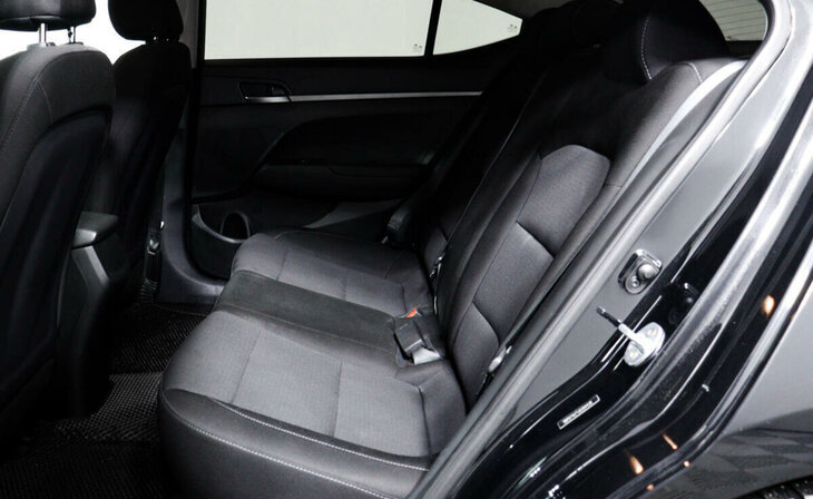 Hyundai Elantra - Фото 12