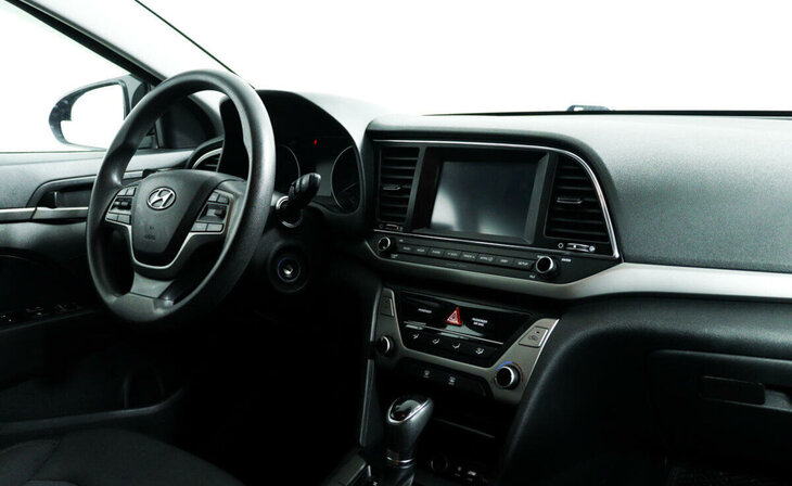 Hyundai Elantra - Фото 8