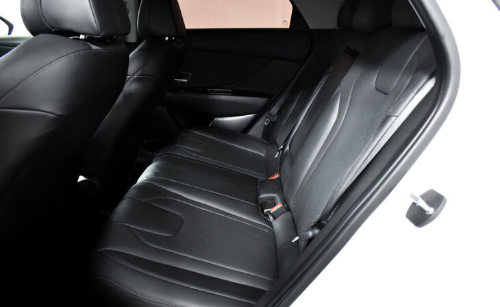 Hyundai Elantra - Фото 12