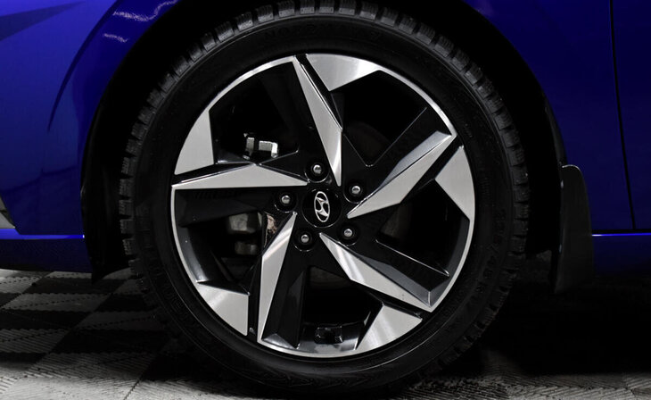 Hyundai Elantra - Фото 5