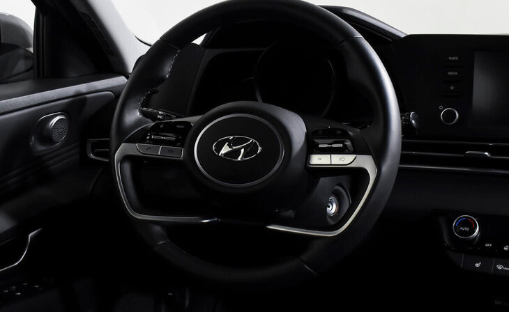 Hyundai Elantra - Фото 12