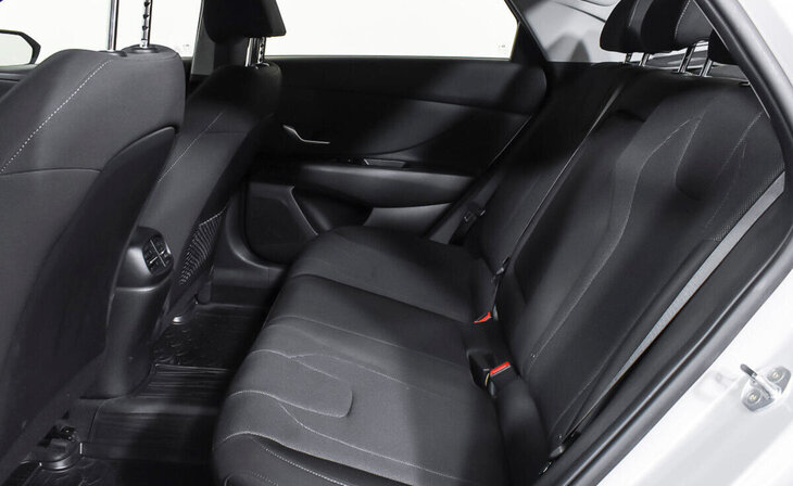 Hyundai Elantra - Фото 16