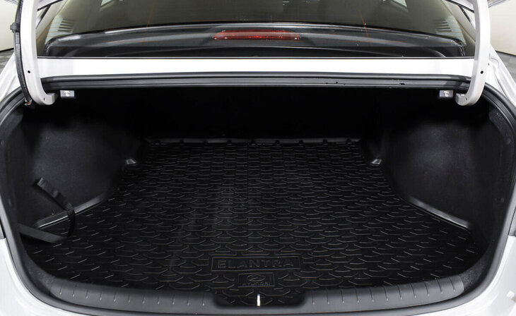 Hyundai Elantra - Фото 17