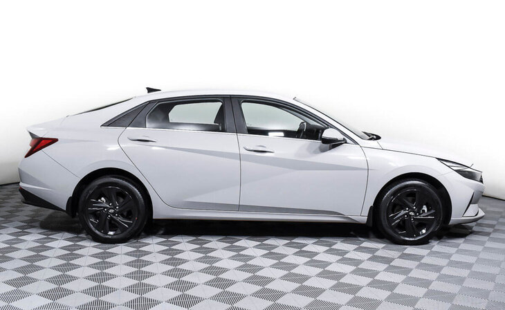 Hyundai Elantra - Фото 3