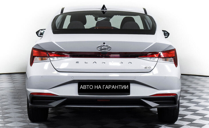 Hyundai Elantra - Фото 5