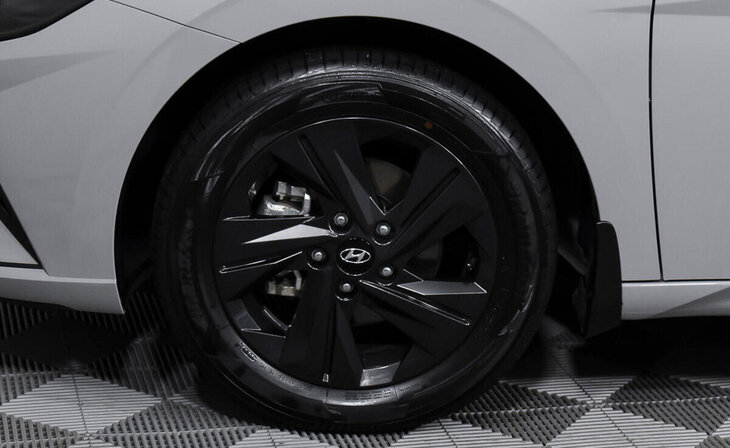 Hyundai Elantra - Фото 8