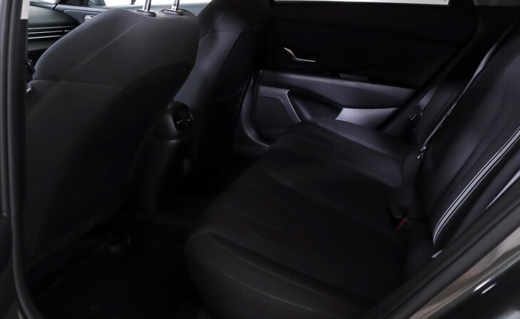 Hyundai Elantra - Фото 15