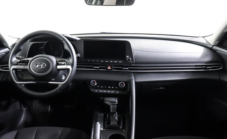 Hyundai Elantra - Фото 8