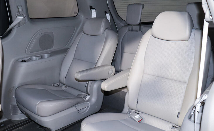 Kia Carnival - Фото 23