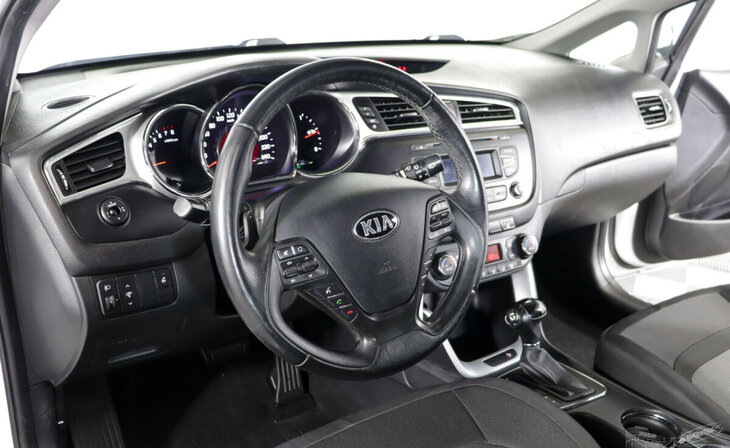 Kia Ceed - Фото 10