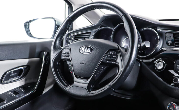 Kia Ceed - Фото 11