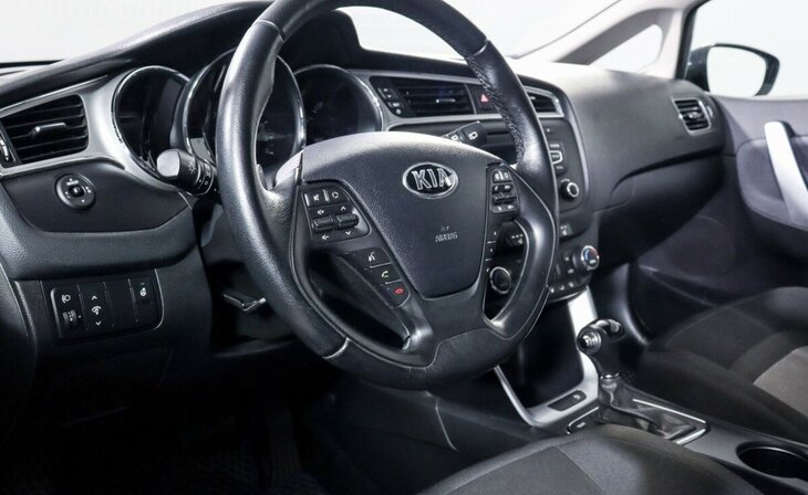 Kia Ceed - Фото 10