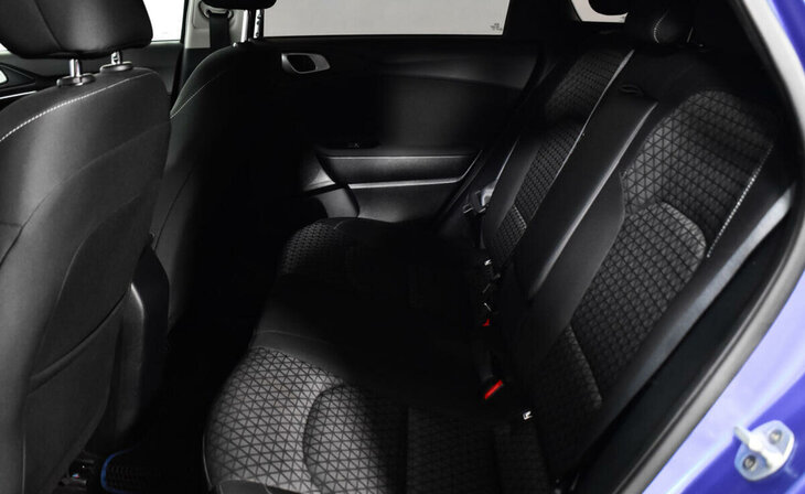 Kia Ceed - Фото 11