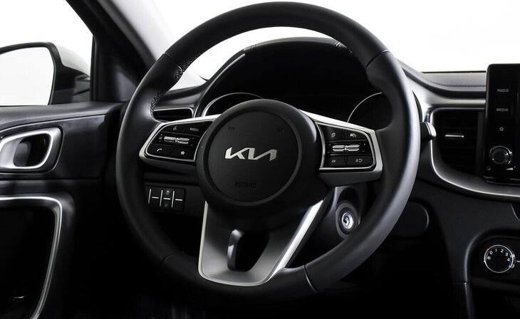 Kia Ceed - Фото 11