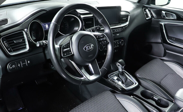 Kia Ceed - Фото 10