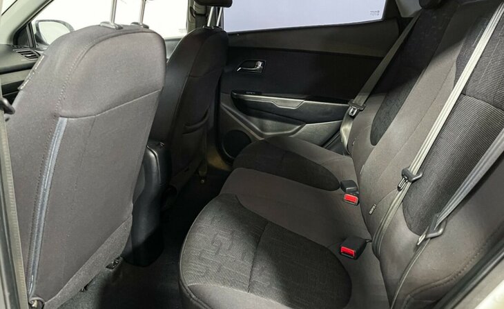 Kia Rio - Фото 11
