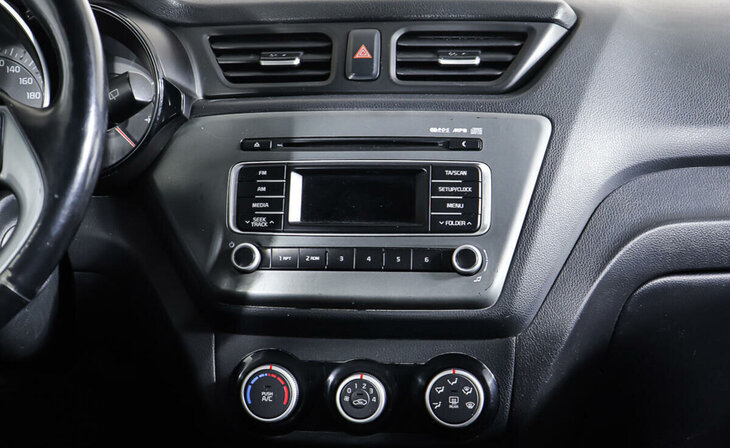 Kia Rio - Фото 12
