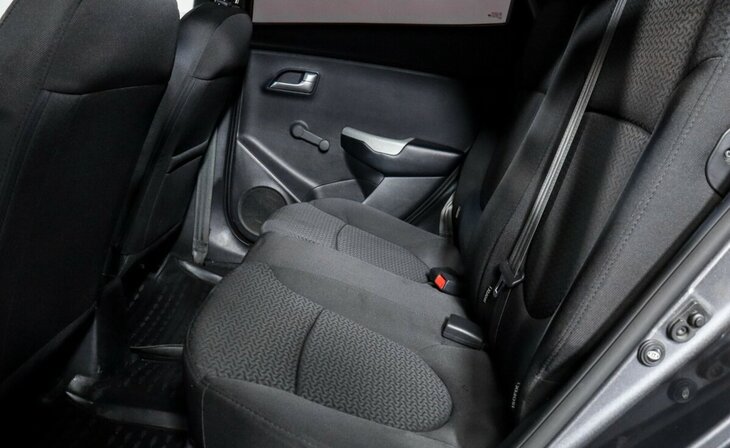 Kia Rio - Фото 11