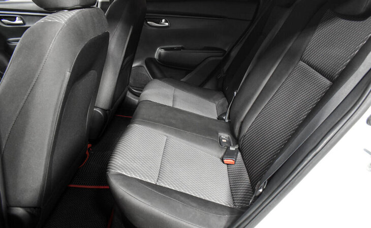 Kia Rio - Фото 11