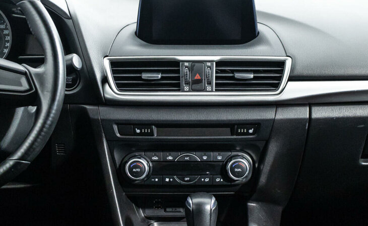 Mazda 3 - Фото 9