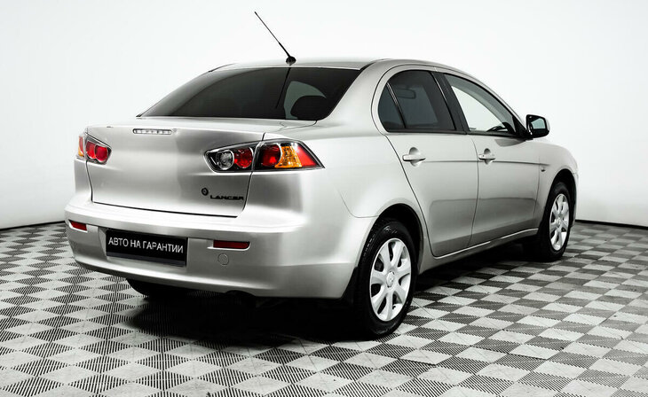 Mitsubishi Lancer - Фото 2