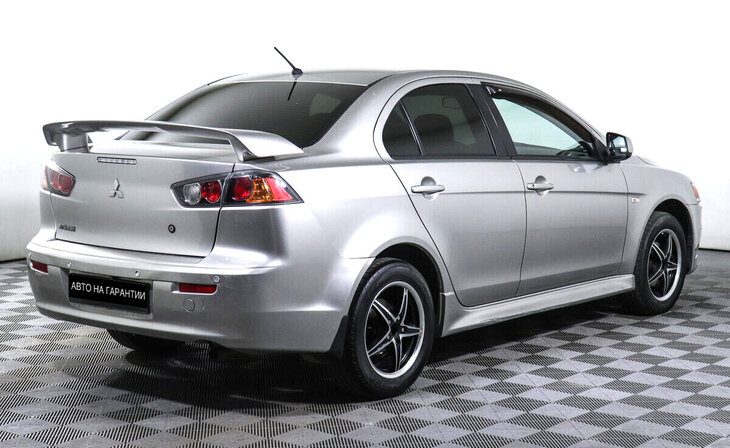 Mitsubishi Lancer - Фото 2