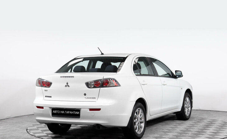 Mitsubishi Lancer - Фото 2