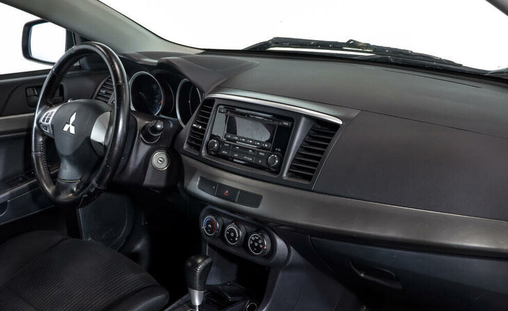 Mitsubishi Lancer - Фото 4