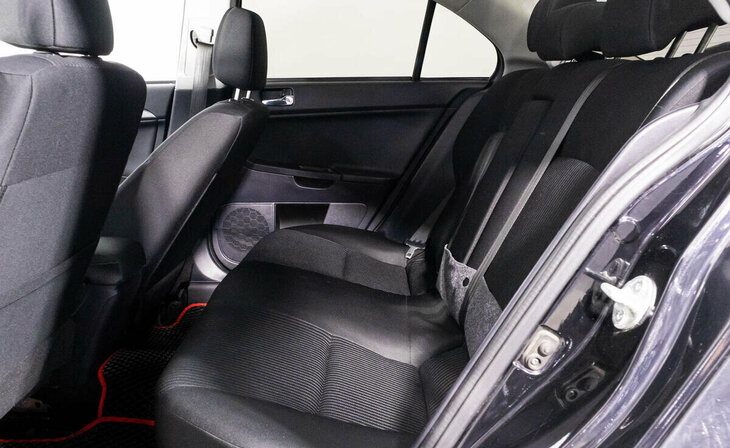 Mitsubishi Lancer - Фото 8